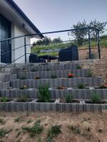 Vonkajšia záhrada v ubytovaní Apartament na górce