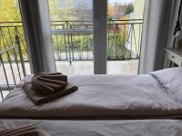 Posteľ alebo postele v izbe v ubytovaní Crystal Spas Apartman-Balaton