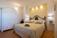 A bed or beds in a room at Arbor Exclusive B&B