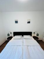 Posteľ alebo postele v izbe v ubytovaní B 205, apartments in the heart of the Jewish quarter