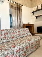 A television and/or entertainment centre at Chez Isabelle - Puglia Mia Apartments