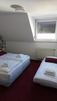 Postel nebo postele na pokoji v ubytování Hotel und Restaurant Rosenkranz
