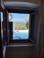 Bazén v ubytovaní Podgora Experience Suite with jacuzzi alebo v jeho blízkosti