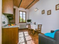 Televízia a/alebo spoločenská miestnosť v ubytovaní Apartment Villa Caggio-1 by Interhome