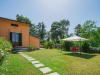 Ogród w obiekcie Holiday Home Elena by Interhome