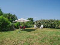 Ogród w obiekcie Holiday Home Elena by Interhome