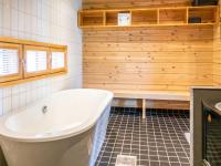 Koupelna v ubytování Holiday Home Kanervarinne by Interhome