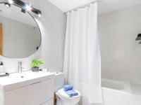 Kúpeľňa v ubytovaní Apartment Gran Reserva-35 by Interhome