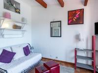 Telewizja i/lub zestaw kina domowego w obiekcie Apartment Les Cyprès by Interhome