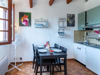 Kuchnia lub aneks kuchenny w obiekcie Apartment Les Cyprès by Interhome