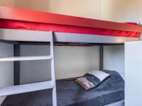 Łóżko lub łóżka w pokoju w obiekcie Apartment Les Cyprès by Interhome