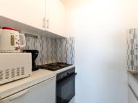 Kuchnia lub aneks kuchenny w obiekcie Apartment Le Crystal by Interhome