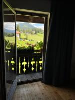 A general mountain view or a mountain view taken from the holiday home