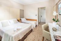 A bed or beds in a room at Hotel Royal