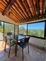 Balkon lub taras w obiekcie Farmhouse 6 pers in Peymeinade - 20 min from Cannes