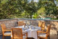 Сад в Terre Blanche Hotel Spa Golf Resort