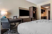Sleep Inn & Suitesにあるテレビまたはエンターテインメントセンター