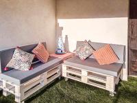 Posedenie v ubytovaní Can Janot Casa con jardín cerca del lago