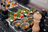 ホテルの敷地内または近くでの食事または食べ物
