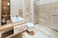 Boutique Hotel Orangerieにあるバスルーム