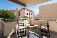 Balkón alebo terasa v ubytovaní Apartment Zenta with terrace and sea view, 4 min walk to the beach