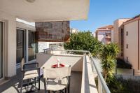 Balkón alebo terasa v ubytovaní Apartment Zenta with terrace and sea view, 4 min walk to the beach