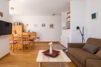 Posedenie v ubytovaní Apartment Zenta with terrace and sea view, 4 min walk to the beach