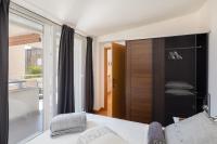 Posteľ alebo postele v izbe v ubytovaní Apartment Zenta with terrace and sea view, 4 min walk to the beach