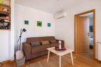 Posedenie v ubytovaní Apartment Zenta with terrace and sea view, 4 min walk to the beach
