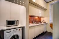 A kitchen or kitchenette at Magia at Colosseum