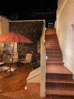 Balkón nebo terasa v ubytování Bougainville House