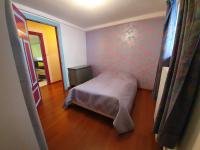 Posteľ alebo postele v izbe v ubytovaní Gîte Lilas, LOFT 2 à 8 personnes, avec salle de jeux et SPA dans la résidence