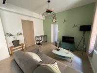 Televízia a/alebo spoločenská miestnosť v ubytovaní L’olivier - Appartement