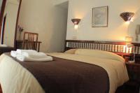 A bed or beds in a room at Hostal Esmeralda