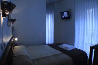 A bed or beds in a room at Hostal Esmeralda