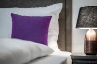 Ein Bett oder Betten in einem Zimmer der Unterkunft Arthur's Hotel und Apartments am Achensee