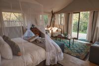 Umkumbe Bush Lodge - Luxury Tented Campにあるベッド