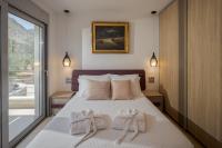 Posteľ alebo postele v izbe v ubytovaní Villa Of the hill with heated Pool, BBQ & Kids Playground