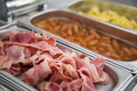 ホテルの敷地内または近くでの食事または食べ物