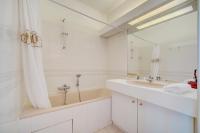 Łazienka w obiekcie 3 bedrooms Cannes Center south terrace
