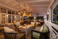 Ein Sitzbereich in der Unterkunft The Palms Hotel &amp; Spa