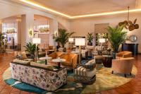 Ein Sitzbereich in der Unterkunft The Palms Hotel &amp; Spa