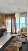 Posedenie v ubytovaní Evita Maisonette, Elegant Beachfront apt, Polychrono