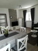 Televízia a/alebo spoločenská miestnosť v ubytovaní Apartment Villa Bijele Stijene