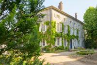 an old house with ivy growing on it at Logis HOTEL DU PARC in Pont-à-Mousson