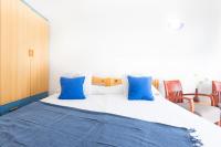 A bed or beds in a room at RNET - Weekend Roses