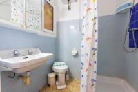 A bathroom at RNET - Weekend Roses