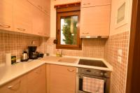 Kuchyňa alebo kuchynka v ubytovaní Sea Side Pine Maisonette, Siviri