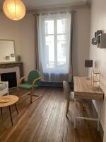 Kuchnia lub aneks kuchenny w obiekcie Pasteur T3 de charme Artem parc Ste Marie