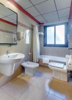 Kúpeľňa v ubytovaní Duerming Montalvo Playa Hotel